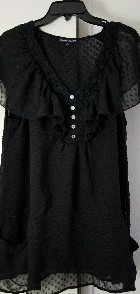 Black Daniel Rainn top. XL